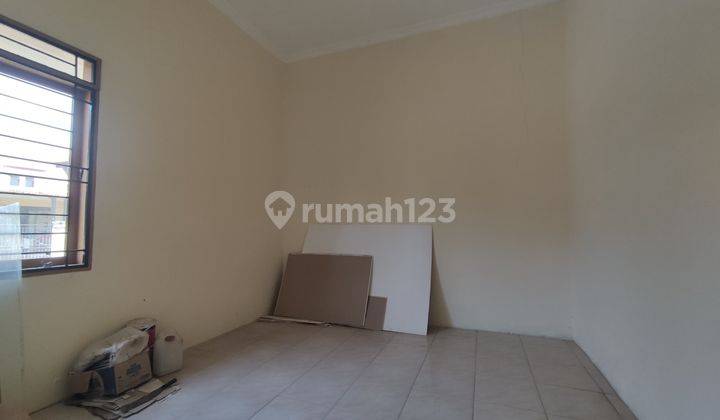 Dijual Rumah Luas Berada Dalam Komplek di Jalan Bunga Rampe IV 9