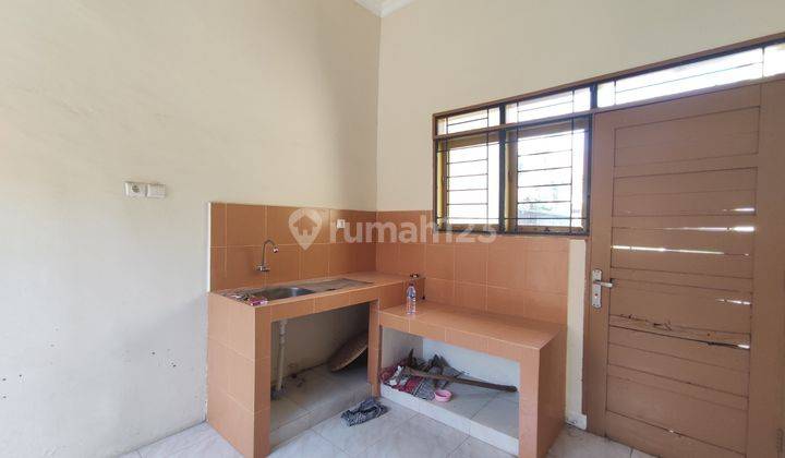 Dijual Rumah Luas Berada Dalam Komplek di Jalan Bunga Rampe IV 12