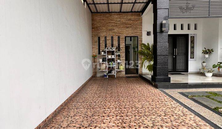 Dijual Rumah Cantik Semi Furnished Dalam Komplek 2