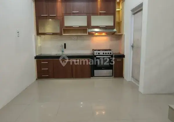 Dijual Rumah Semi Furnished Dalam Komplek Daerah Setia Budi 12