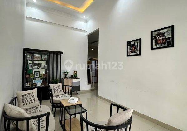 Dijual Rumah 2 Lantai Dalam Komplek 2