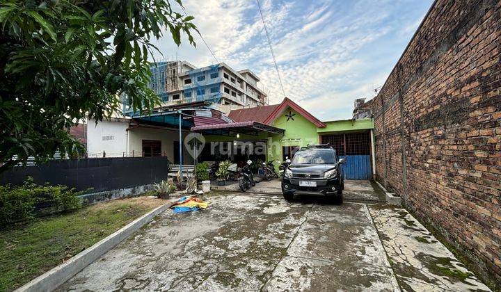 Dijual Rumah Halaman Lebar di Daerah Ayahanda  1