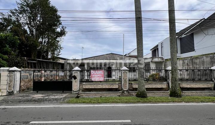 Dijual Rumah dengan Halaman Luas Daerah Setia Budi Dijual Rumah dengan Halaman Luas Daerah Setia Budi