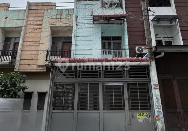 Dijual Townhouse Daerah Denai Furnished 1