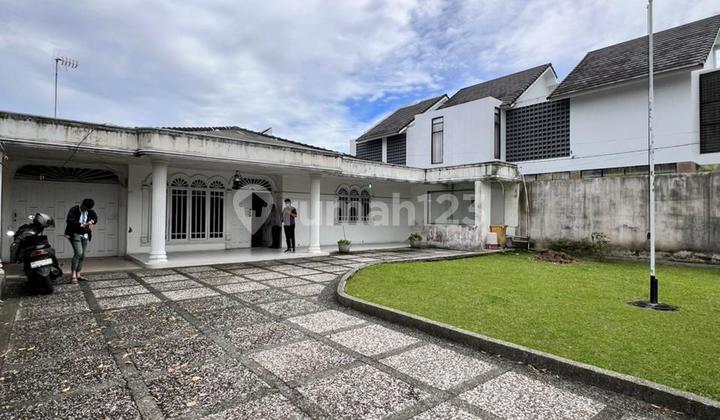 Dijual Rumah dengan Halaman Luas Daerah Setia Budi 2