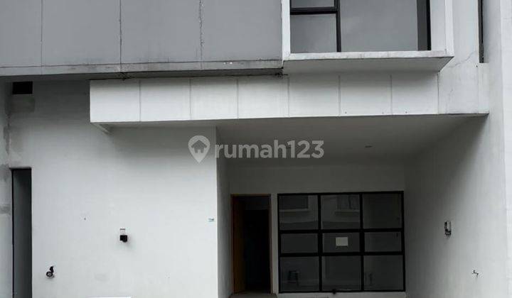 Dijual Rumah Cantik 2.5 Lantai Siap Huni di Daerah Ringroad 1