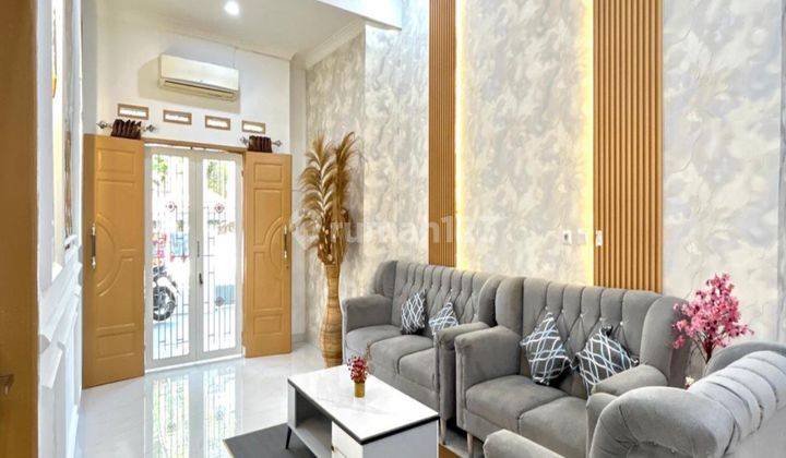 Dijual Rumah Cantik Furnished Lebar 8 Meter Komplek Padang Hijau 1