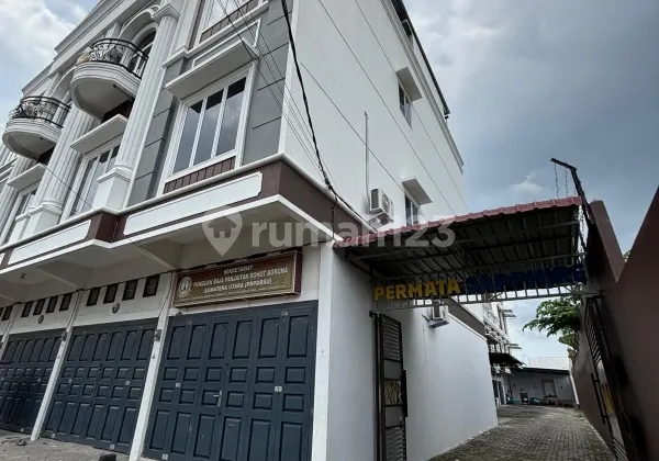 Townhouse minimalis daerah Medan Perjuangan 