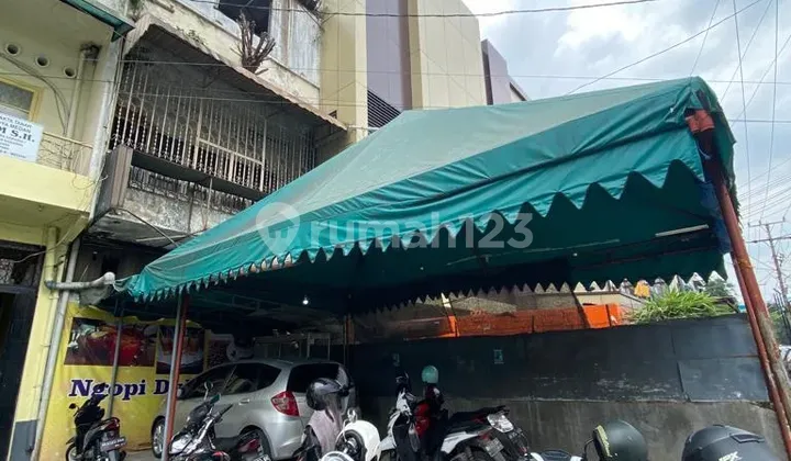 FOR RENT: Strategic Business Shophouse, in a row with Tabona and Brastagi Buah.