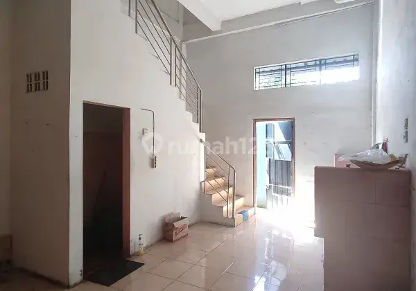 Dijual Rumah 2.5 Lantai Cantik Siap Huni Dalam Komplek  2