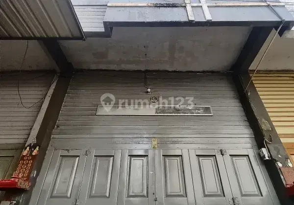 Dijual Rumah 2.5 Lantai Cantik Siap Huni Dalam Komplek  1