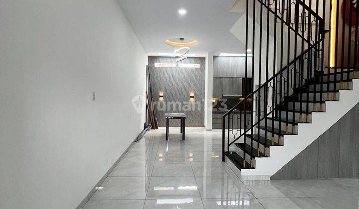 Dijual Rumah Semi Furnished Cantik di daerah Pancing 2