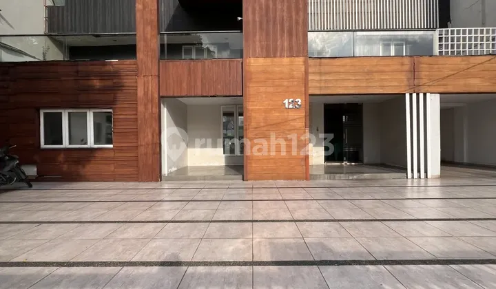 Disewa Perkantoran Mewah Full Furnished di Daerah Petisah