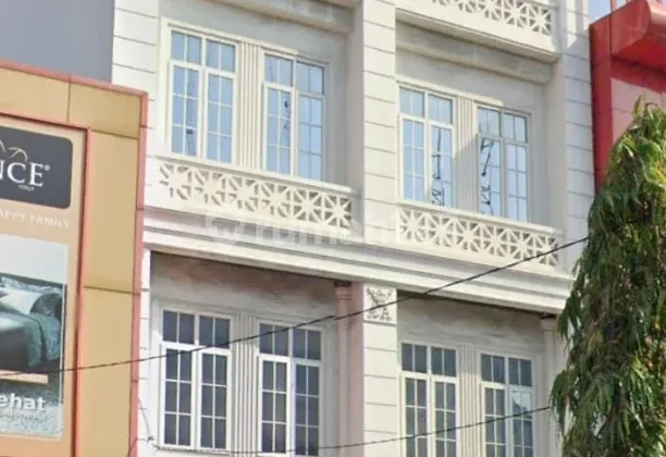 Rental of a Luxurious 4-Story Furnished Shop House on Letjen Suprapto Rental of a Luxurious 4-Story Furnished Shop House on Letjen Suprapto