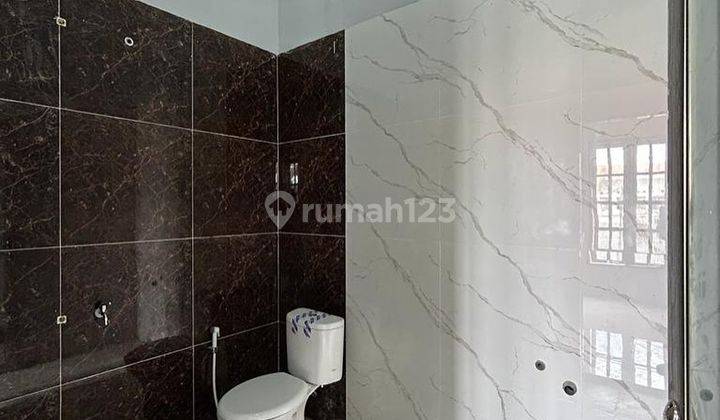 Rumah Daerah Padang Bulan di Jalan Bunga Cempaka SHM Baru 9