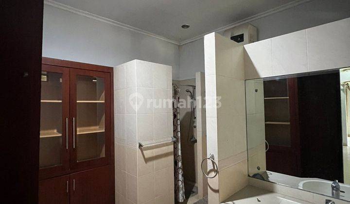 Disewa Rumah Cantik Full Furnished Daerah Polonia  2