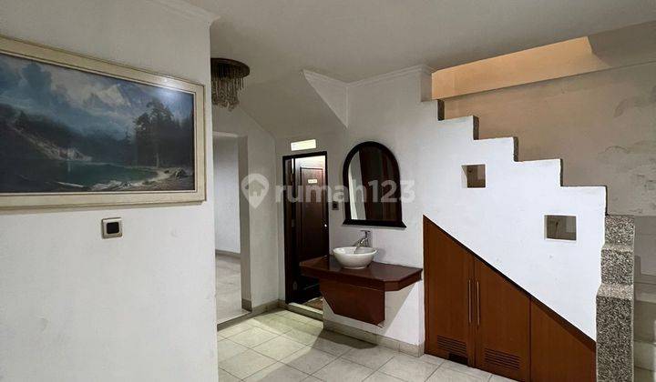 Disewa Rumah Cantik Full Furnished Daerah Polonia  3