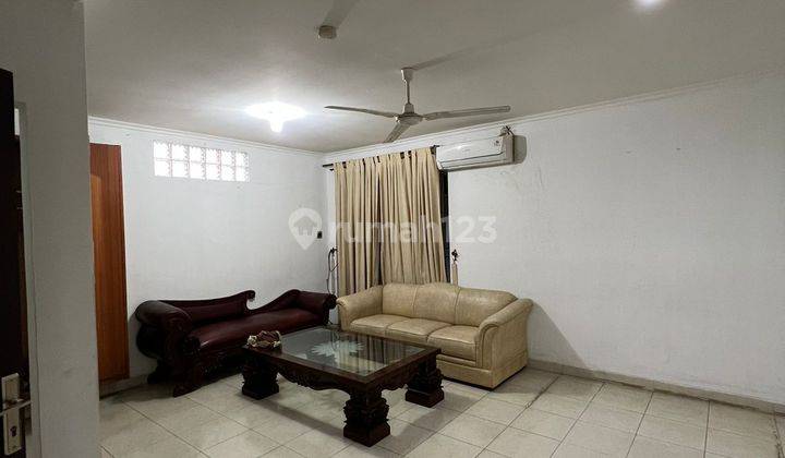 Disewa Rumah Cantik Full Furnished Daerah Polonia  4