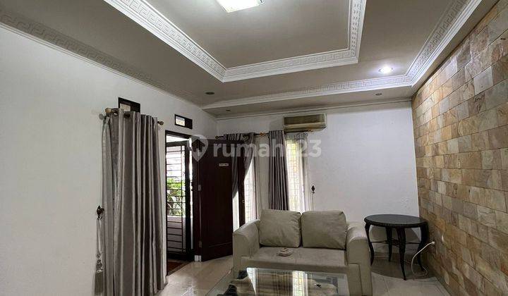 Disewa Rumah Cantik Full Furnished Daerah Polonia  6