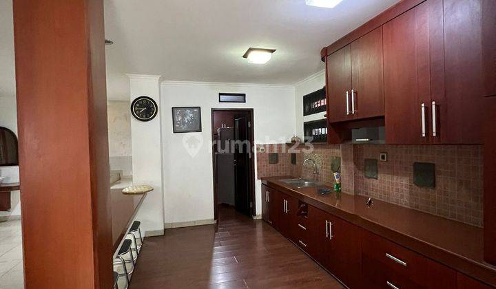 Disewa Rumah Cantik Full Furnished Daerah Polonia  8