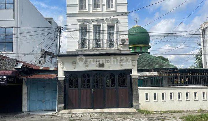 Dijual Rumah 3 Lantai di Jalan Gatot Subroto  1