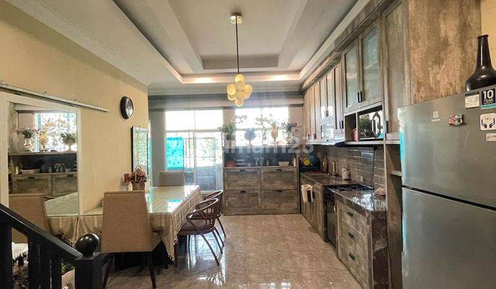 Dijual Rumah 3 Lantai di Jalan Gatot Subroto  11