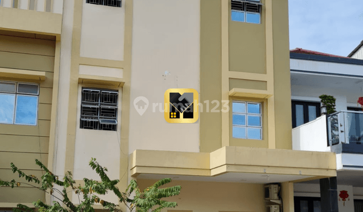 Rumah 3 Lantai Sudah Renovasi Kezia Residence  1