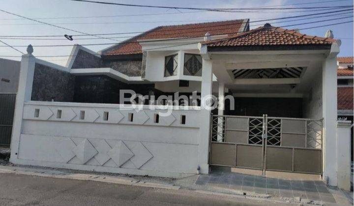 RUMAH NYAMAN LEBAR 10, BANGUNAN KOKOH TERAWAT, STRATEGIS, SELANGKAH KE MERR, DAERAH SEMAMPIR 2