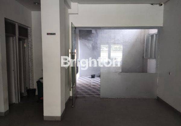 RUKO SIAP PAKAI, COCOK UNTUK KULINER, KANTOR ATAU USAHA APAPUN, LOKASI STRATEGIS SELANGKAH KE RUMAH SAKIT, DAERAH UNDAAN 1