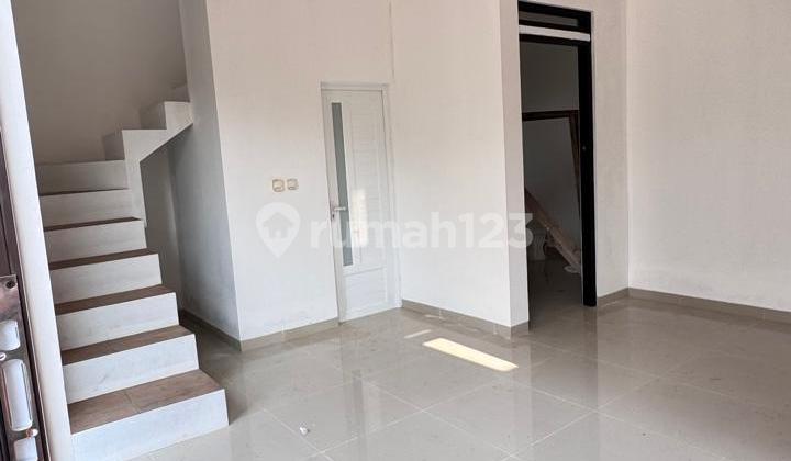 Di Jual Rumah Baru 2 Lantai Dalam Cluster ********