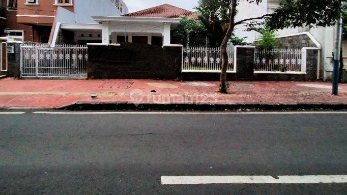 Rumah Di Cempaka Putih, Pinggir Jalan. 1