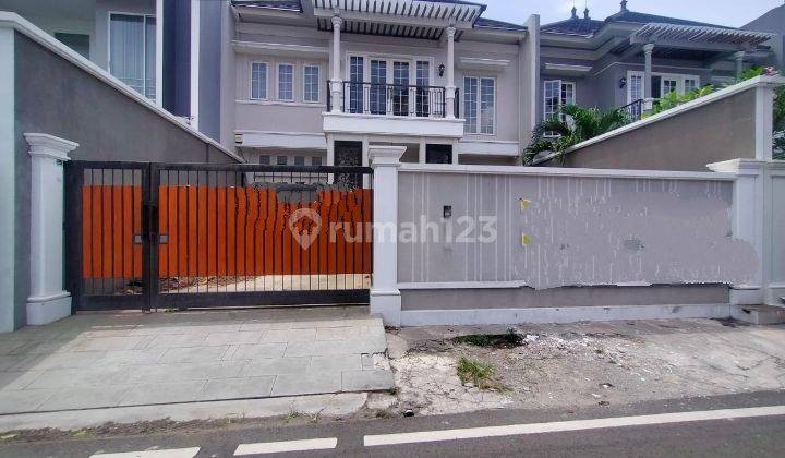 Dijual Rumah Bagus Di Cempaka Putih, Row Jalan 2 Mobil SHM 1