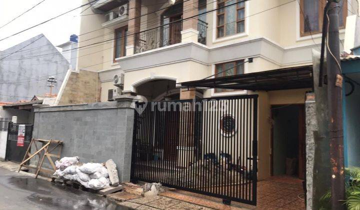 Rumah 2 Lantai Murah di Kebayoran Lama 2