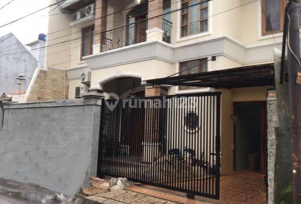 Rumah 2 Lantai Murah di Kebayoran Lama 1