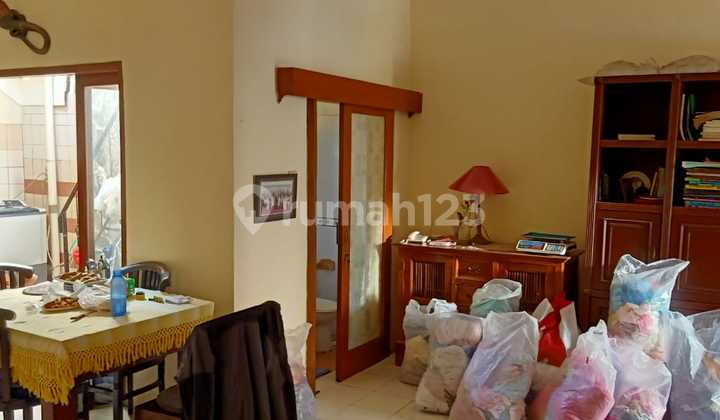 For Sale: House with Pavilion in a Strategic Area in Kebon Jeruk 2