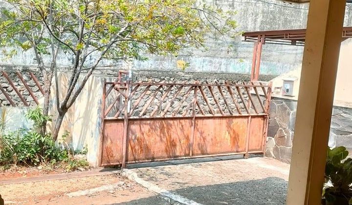 Lokasi Bagus, Di Jual Rumah bonus kos-kosan, akses dekat stasiun MRT, lokasi tenang, bangunan kokoh