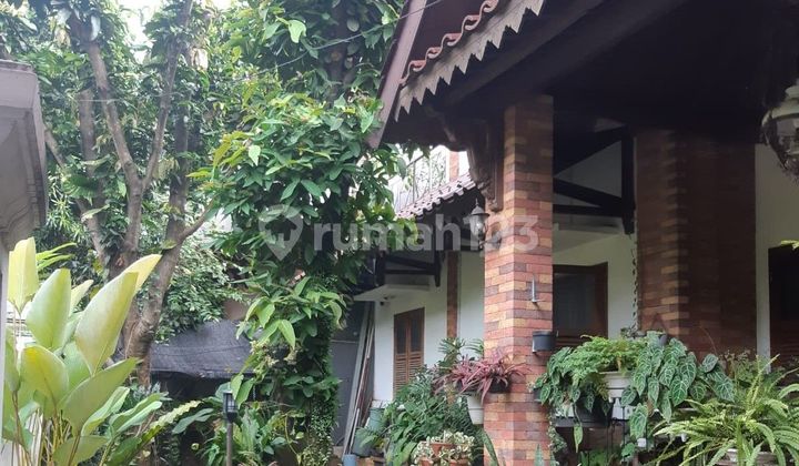 Di Jual Rumah Asri 2 Lantai, depan taman, akses mudah, lokasi tenang, dalam komplek elit