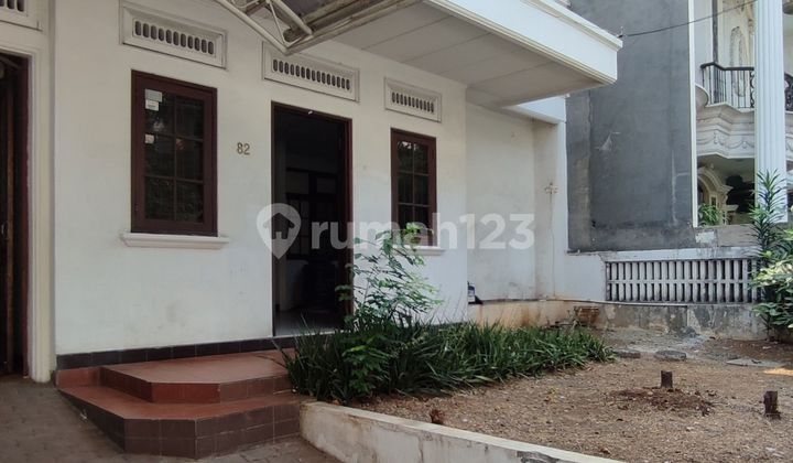 Old house with a still sturdy building structure, quiet and green environment, premium area