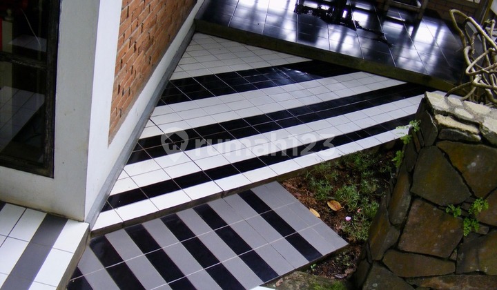 Artistic Theme House in Ciburial Dago Bandung 2