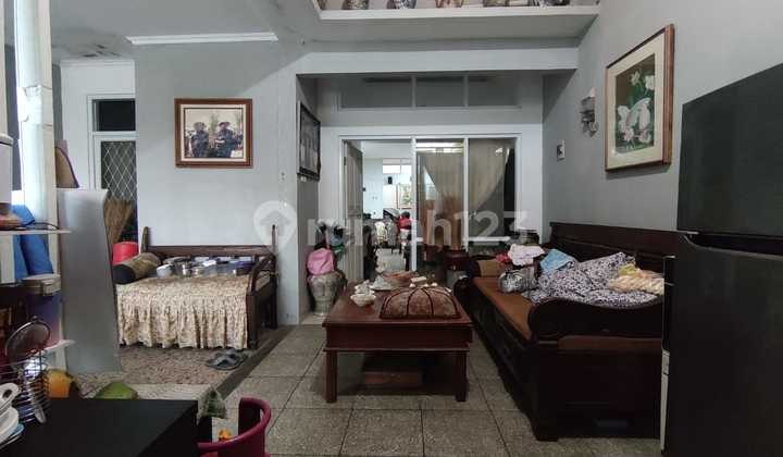 Rumah di lokasi strategis, 5 menit ke tol di Cimahi. Rumah di lokasi strategis, 5 menit ke tol di Cimahi.