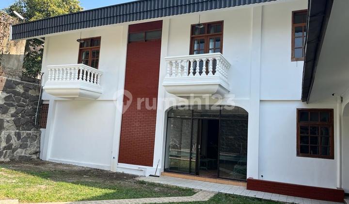 Disewakan Rumah Mewah di Setrasari Bandung. Disewakan Rumah Mewah di Setrasari Bandung.