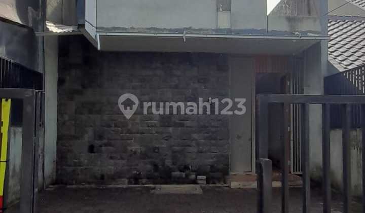 Rumah Minimalis Modern di Komplek Geger Kalong Permai Bandung.