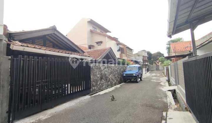 Rumah di Lokasi Strategis, Dekat Setra Duta Pasteur Bandung. Rumah di Lokasi Strategis, Dekat Setra Duta Pasteur Bandung.