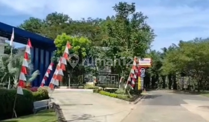 Center Park Avenue Ready Stock Just 1 Minute From McDonald's CGC 2