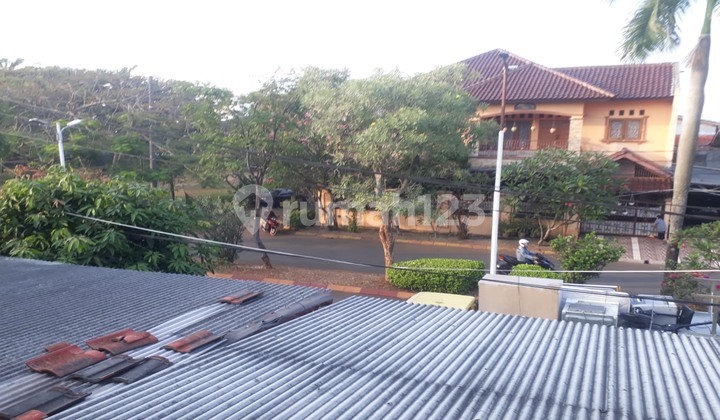  Rumah Bagus di Cluster dahlia loka, Graha Raya 2