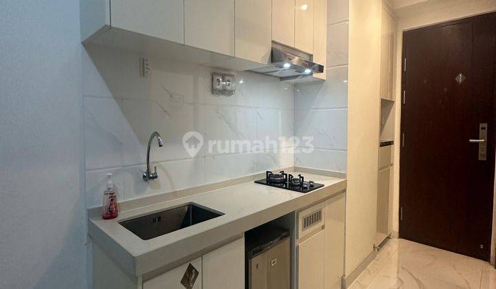  Apartemen Sky House Furnished View Kolam Renang 2