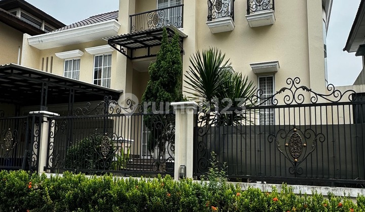  Rumah Mewah Ada Kolam Renang  di Villa permata lippo karawaci, Lippo Karawaci