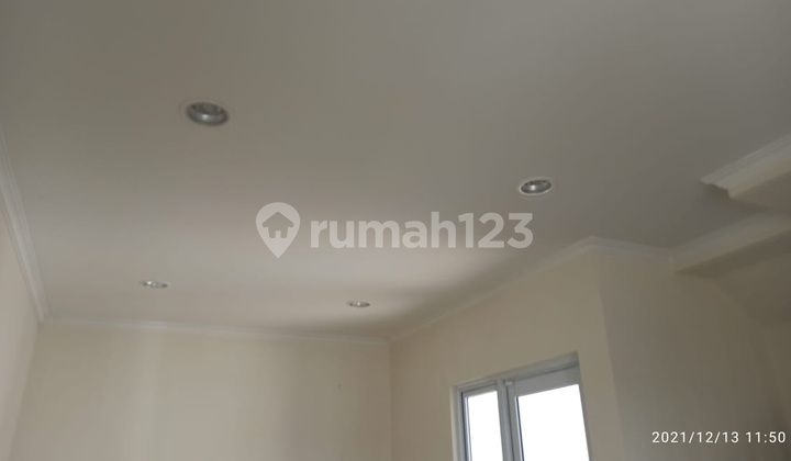 2-Story Lake View House in Gading Serpong 2