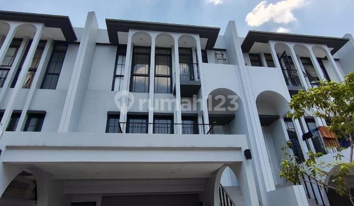 Rumah American Classic 3 Lantai Di Bsd City 