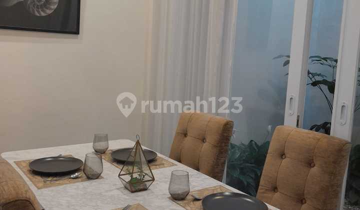 Rumah Dua Lantai Area Strategis Dekat CBD 5